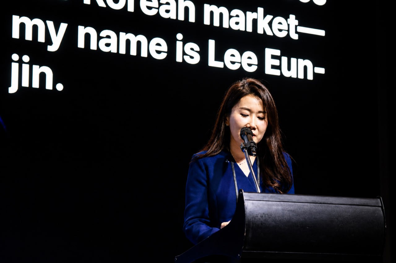 오프닝 사회 — 영어 실시간 자막 송출